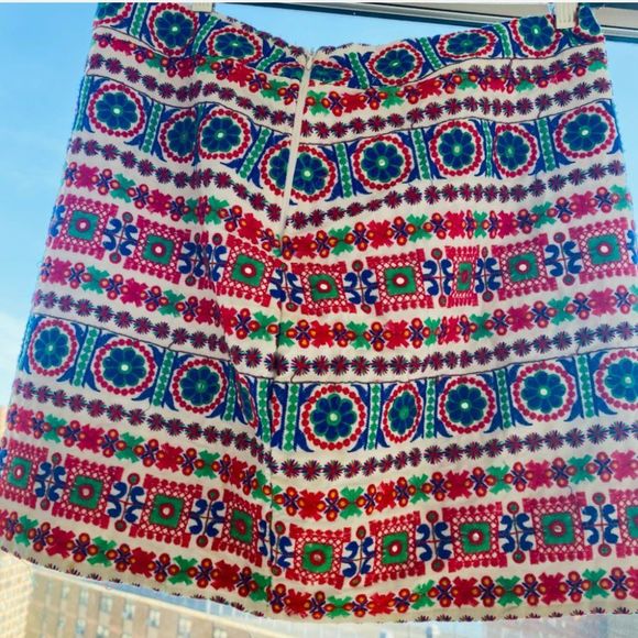 Boohoo Floral Embroidered Skirt NWT size 10 - Picture 2 of 3